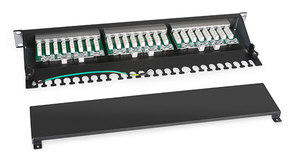 Патч-панель 19 (1U), 24 портов RJ-45, категория 5e, Dual IDC, с задним кабельным организатором.<br />Вид в разборе.